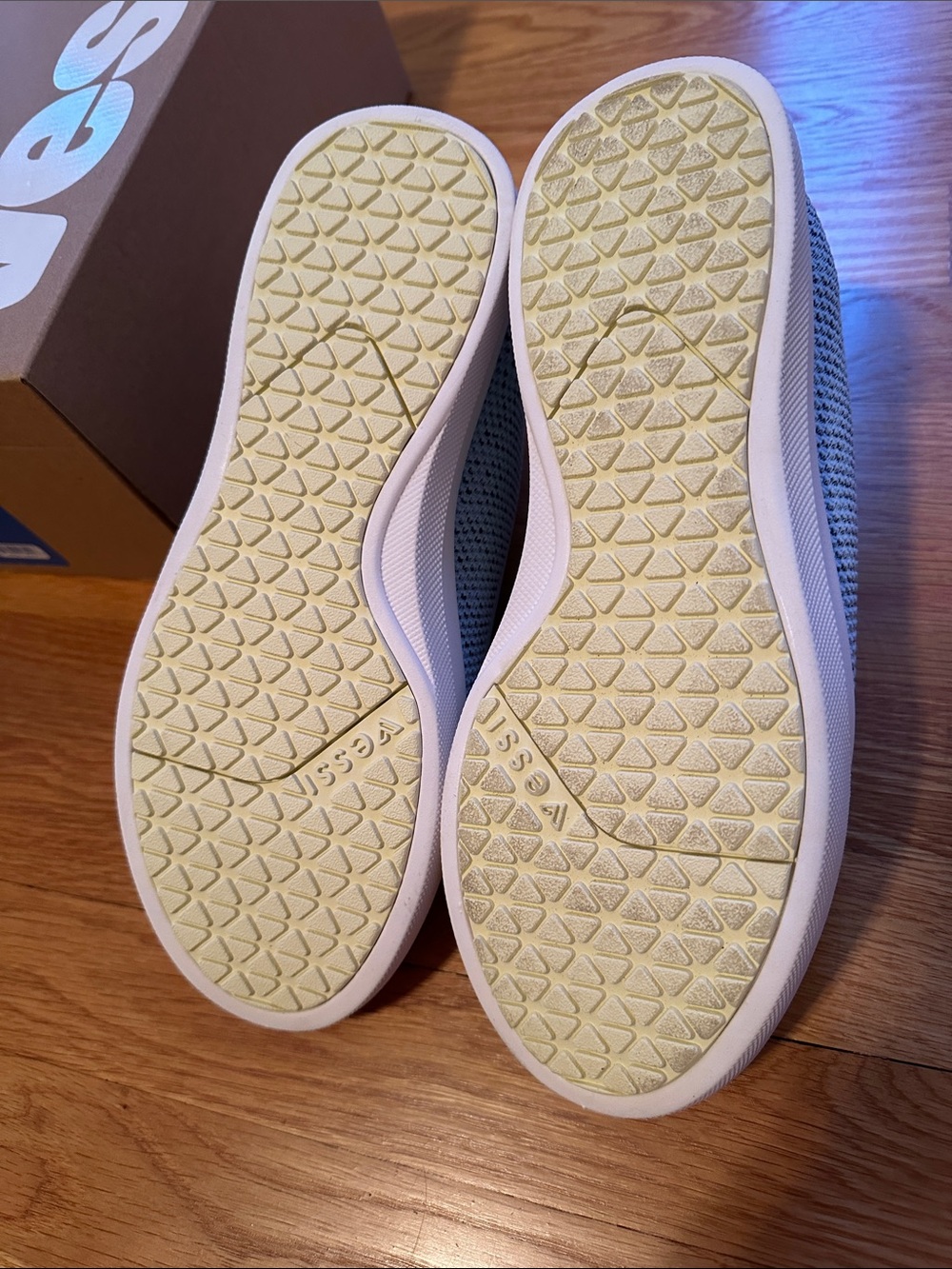 Vessi Weekend Sneaker Mens size 9 Blue Slip-On Sneakers Waterproof unisex NWB - Picture 3 of 10